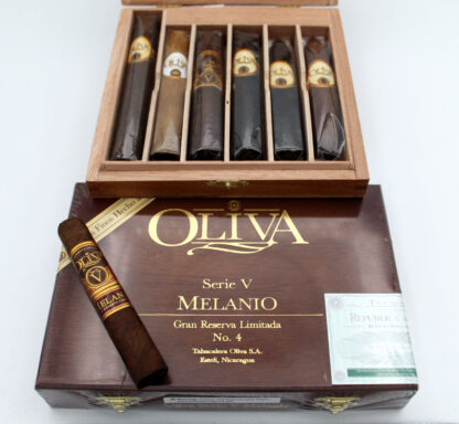 Oliva Serie V Melanio No. 4 (WITH FREE CIGARS!)