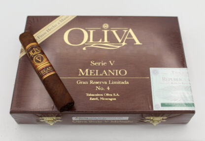 Oliva Serie V Melanio No. 4 (WITH FREE CIGARS!)